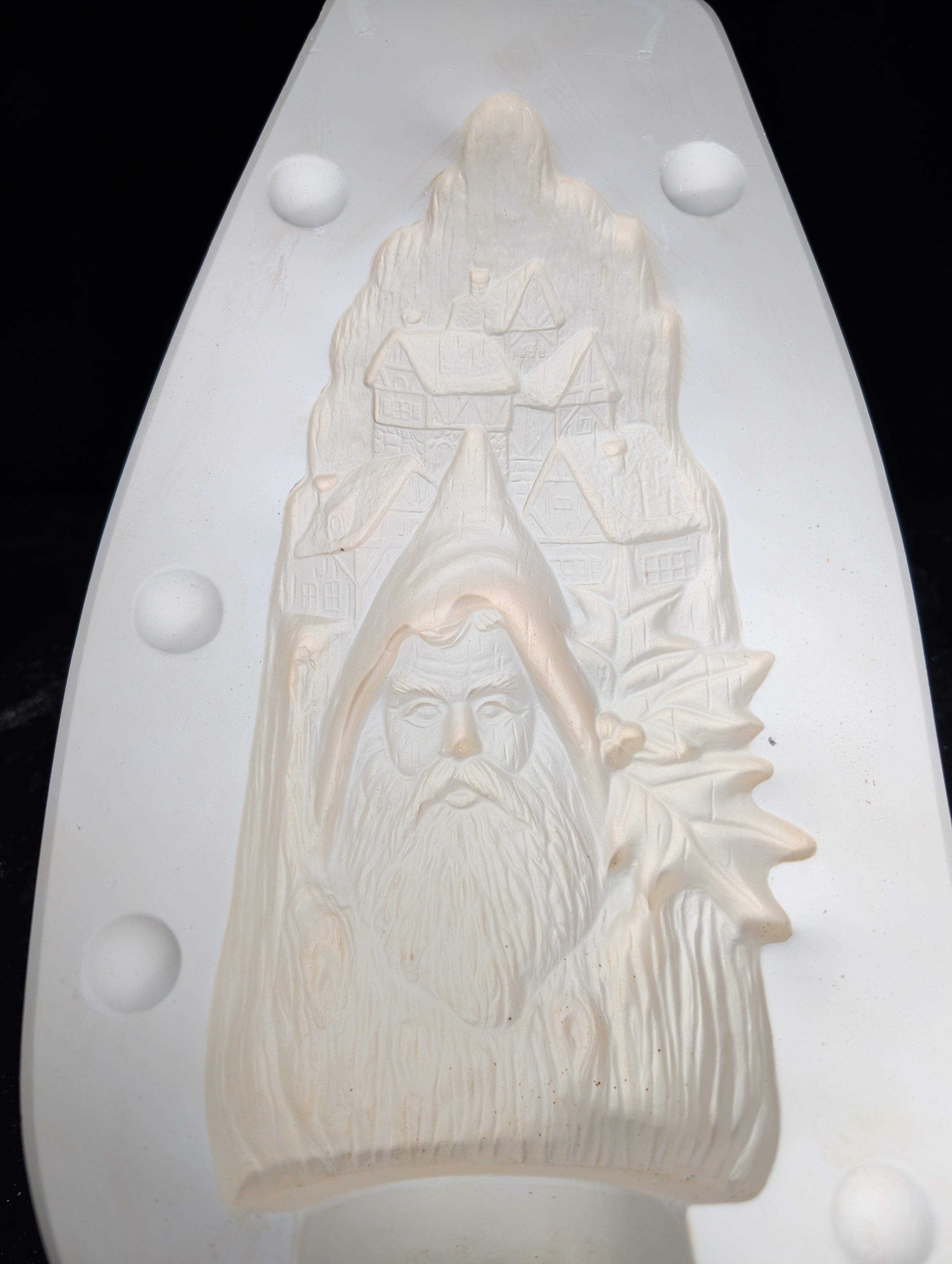 CM0043 - 2134 Kimple Carved Santa Scene