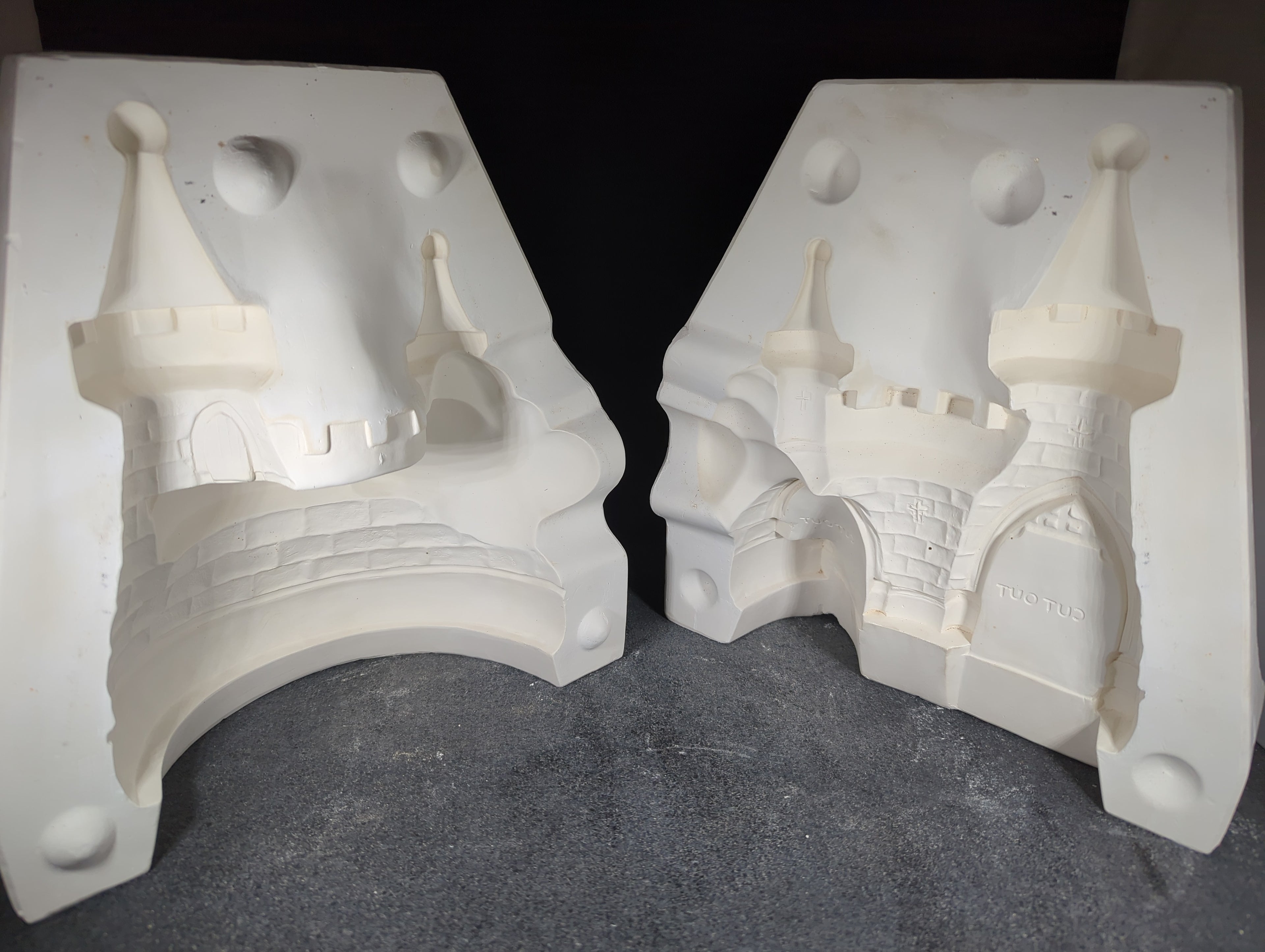 CM0166 - L-927 Gare Castle