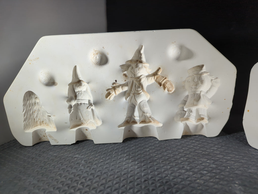 CM1513 - 1016 Riverview Goblin Accessories Mold