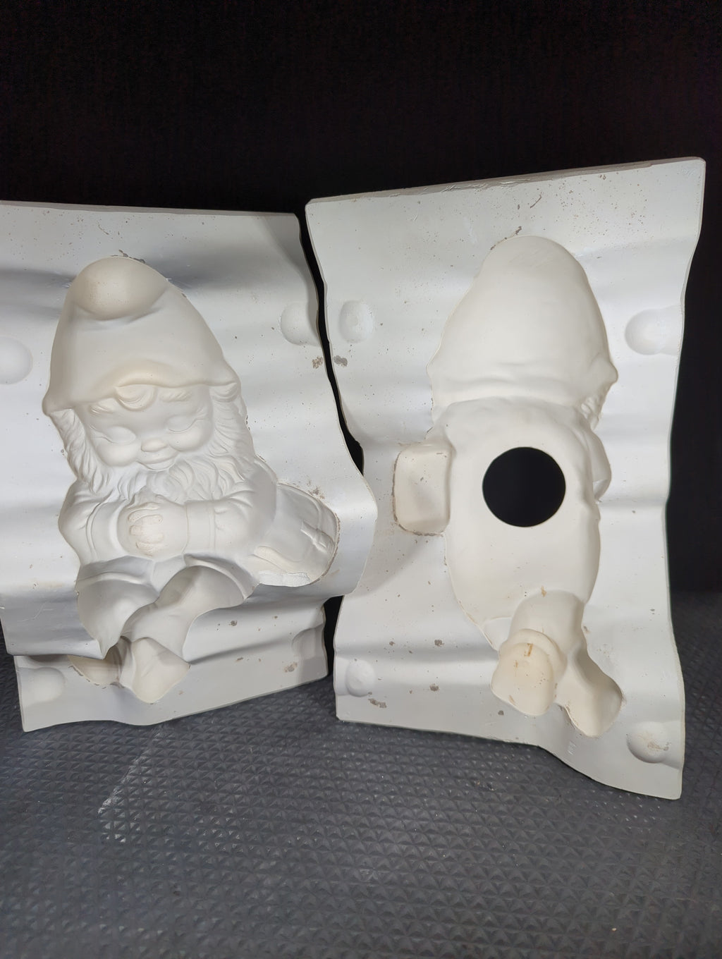 CM0862 - A589 Alberta Large Gnome Laying Down