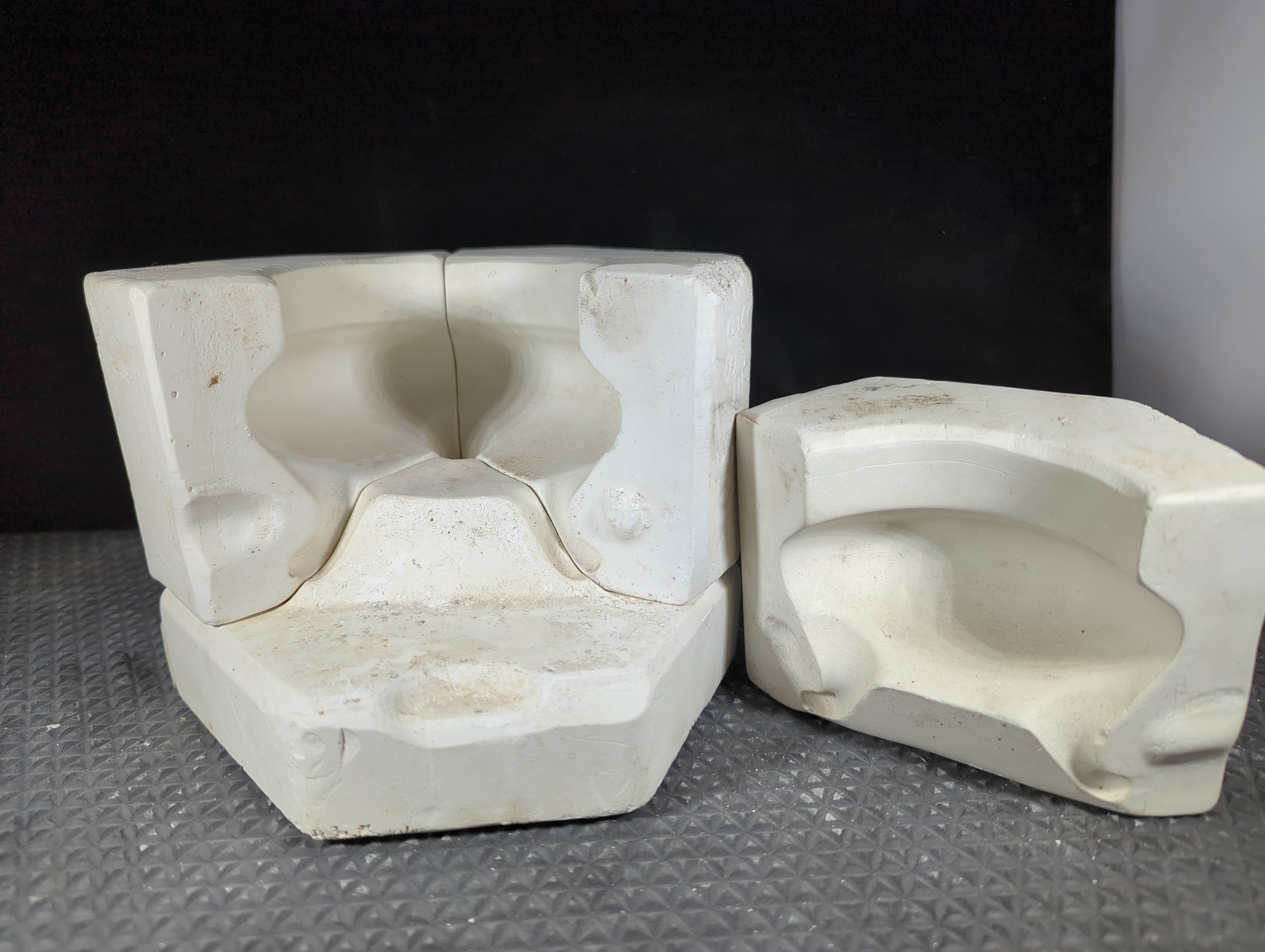 CM0687 - Three Legged Bowl/ Cauldron