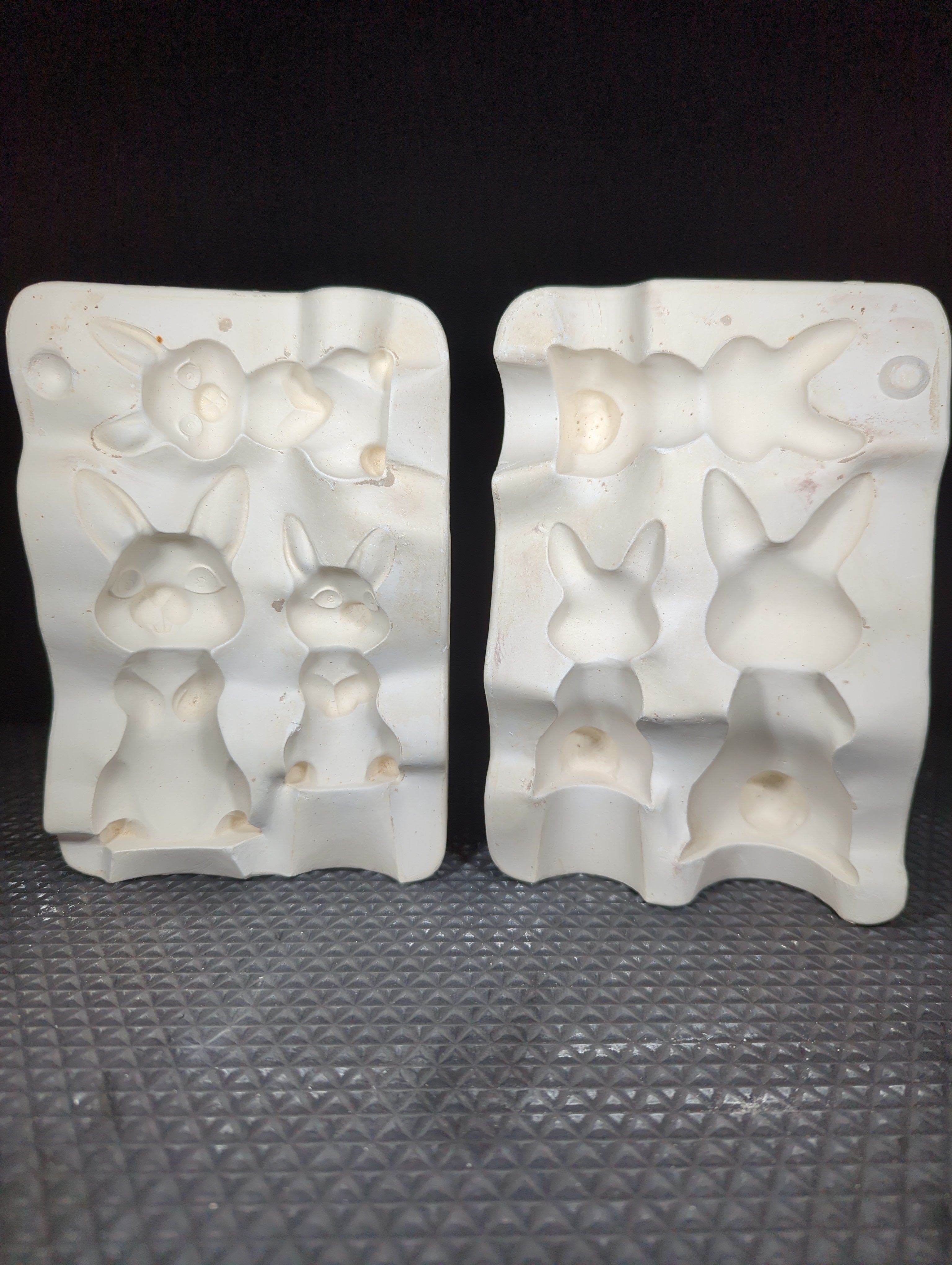 CM0281 - DM 106A Duncan Large Bunny Family