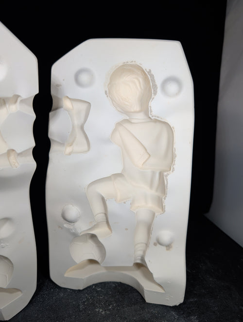 CM0057 - J1527 Clay Magic White Soccer Player Boy