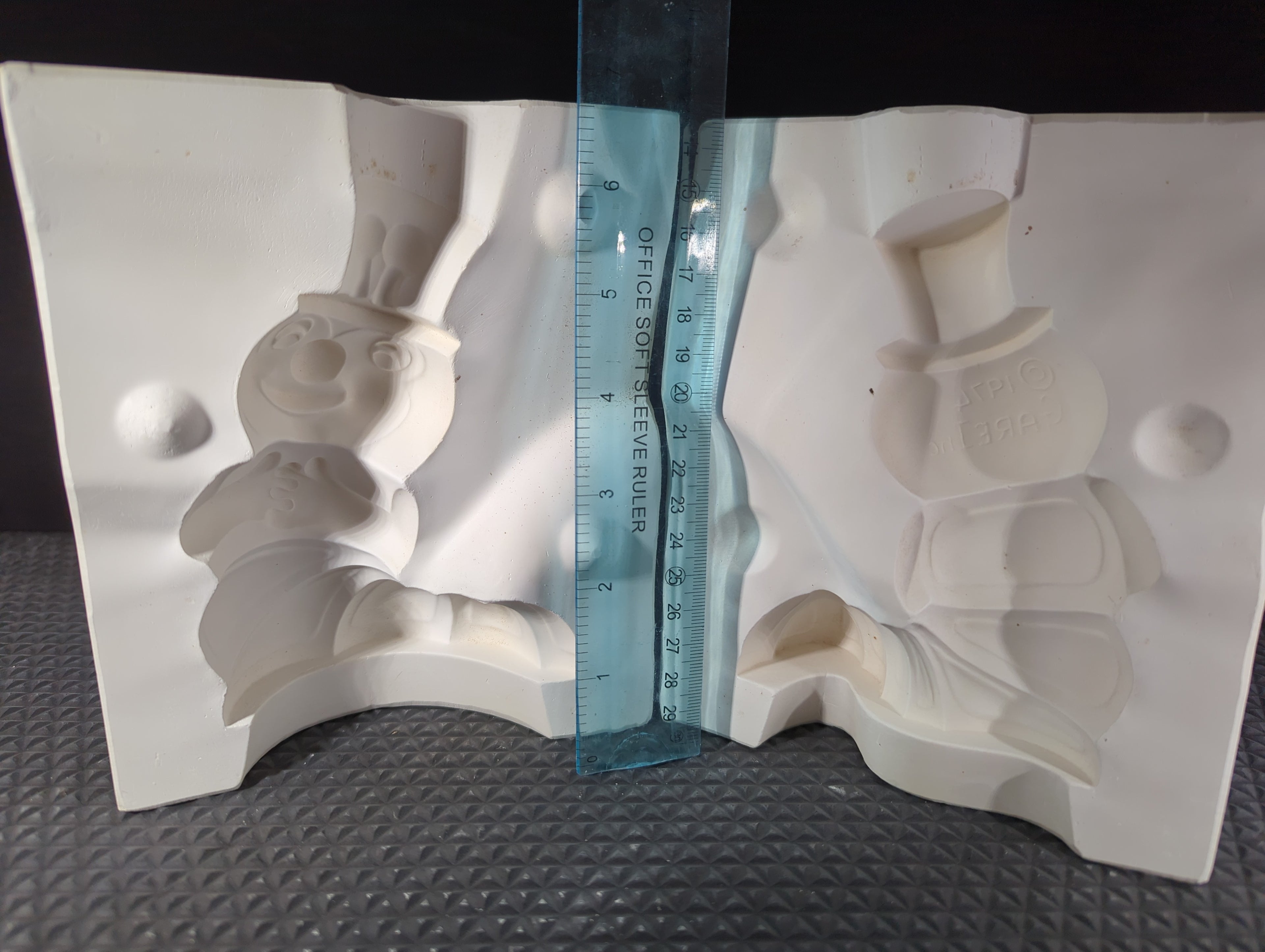 CM0349 - 1783 Jodi Mold Catapillar
