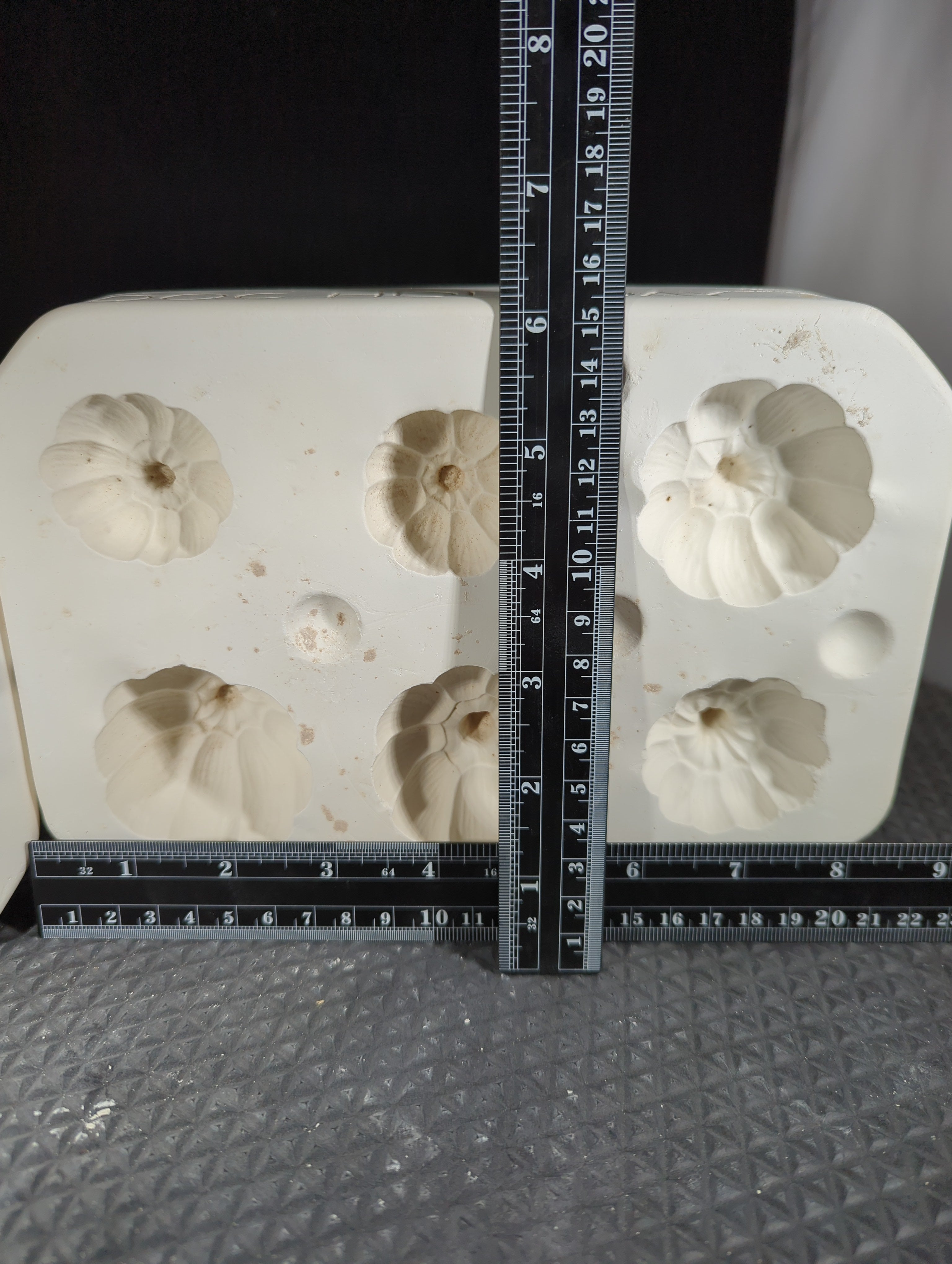 CM0661 - 802 Doc Holliday Six Small Pumpkins