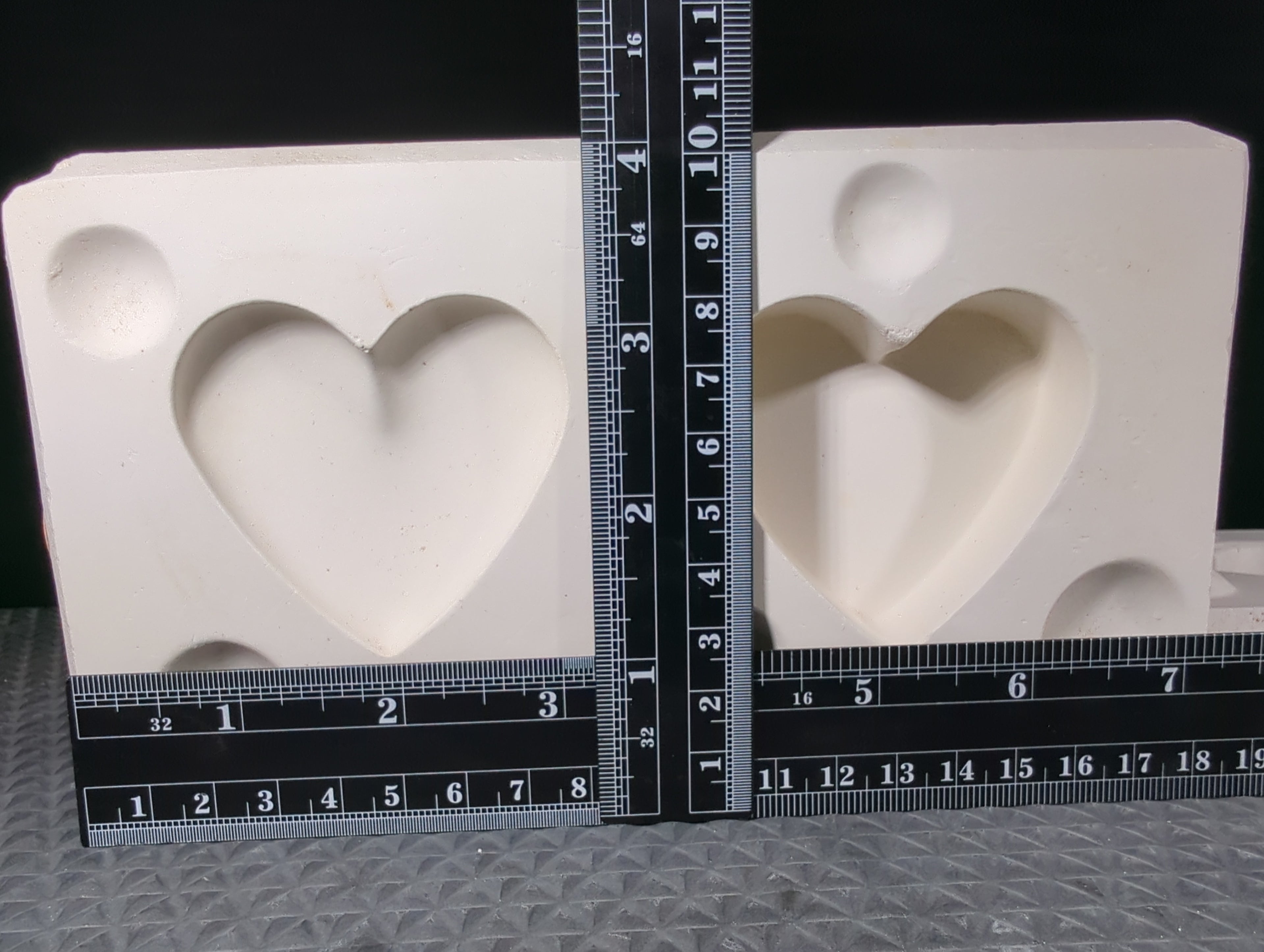 CM0701 -Small Heart Box with Lid