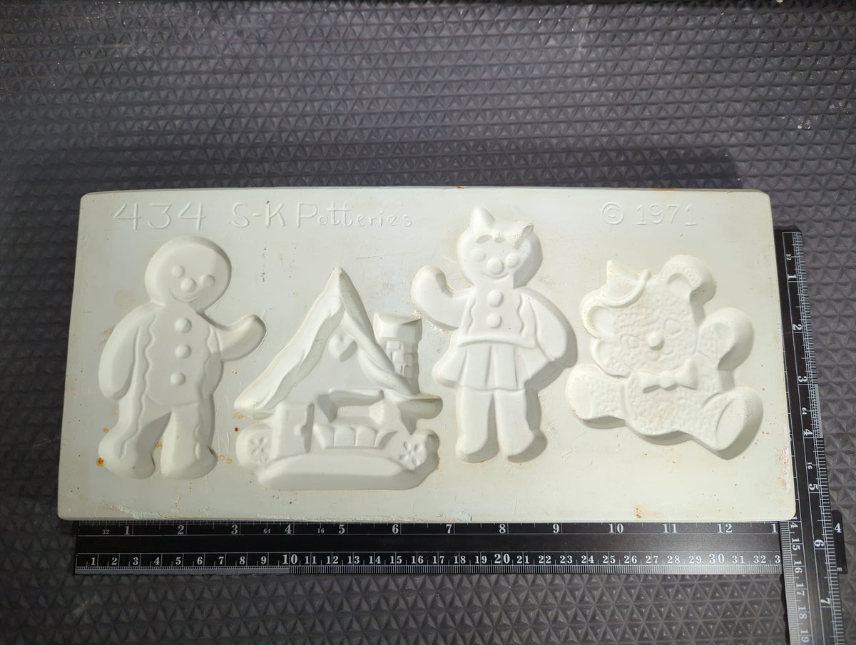 CM1319 -  434 SK Potteries Open Pour (4) Ornaments Mold