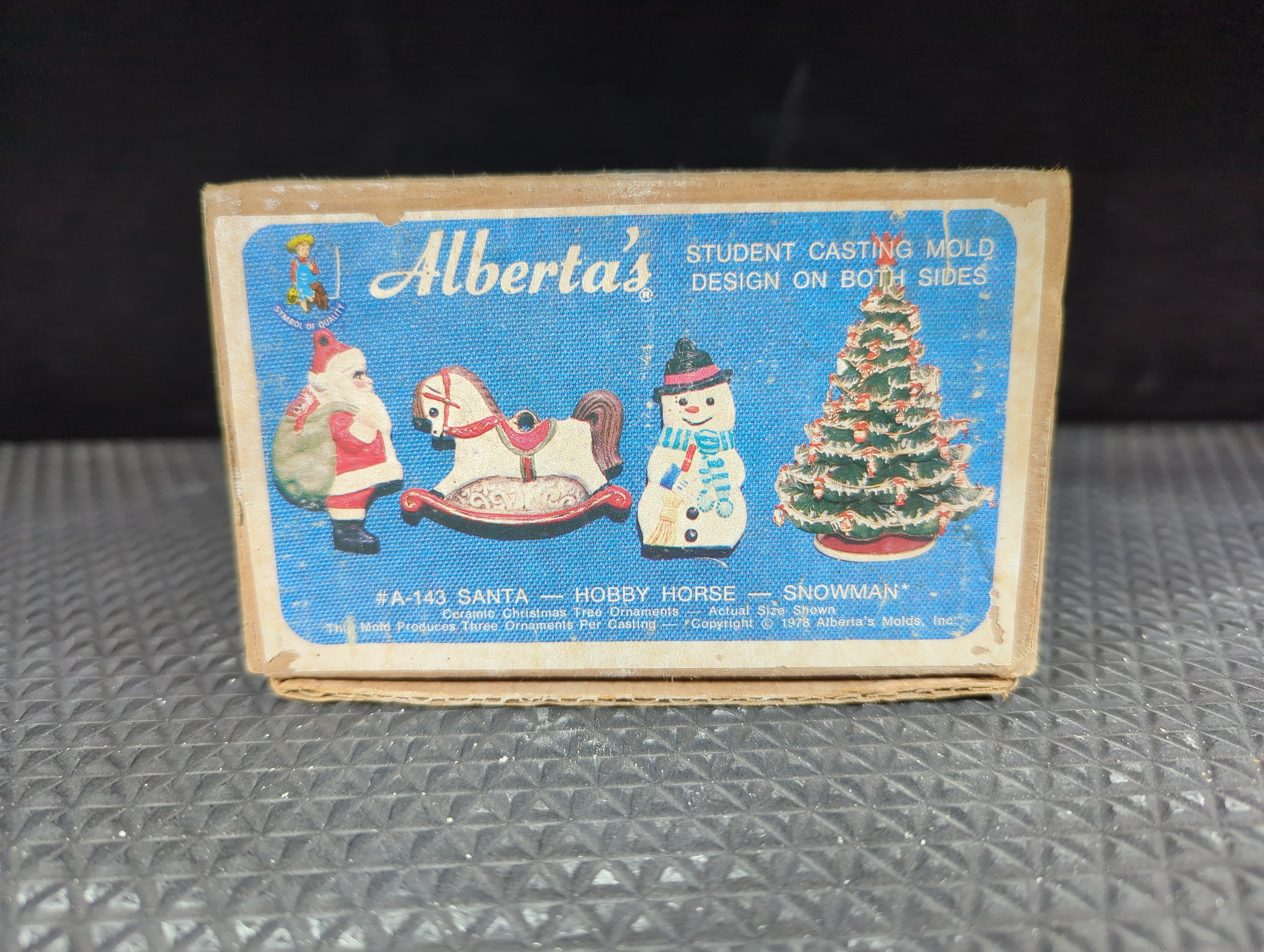 CM0544 -A-153 Alberta's Santa, Hobby Horse, Snowman