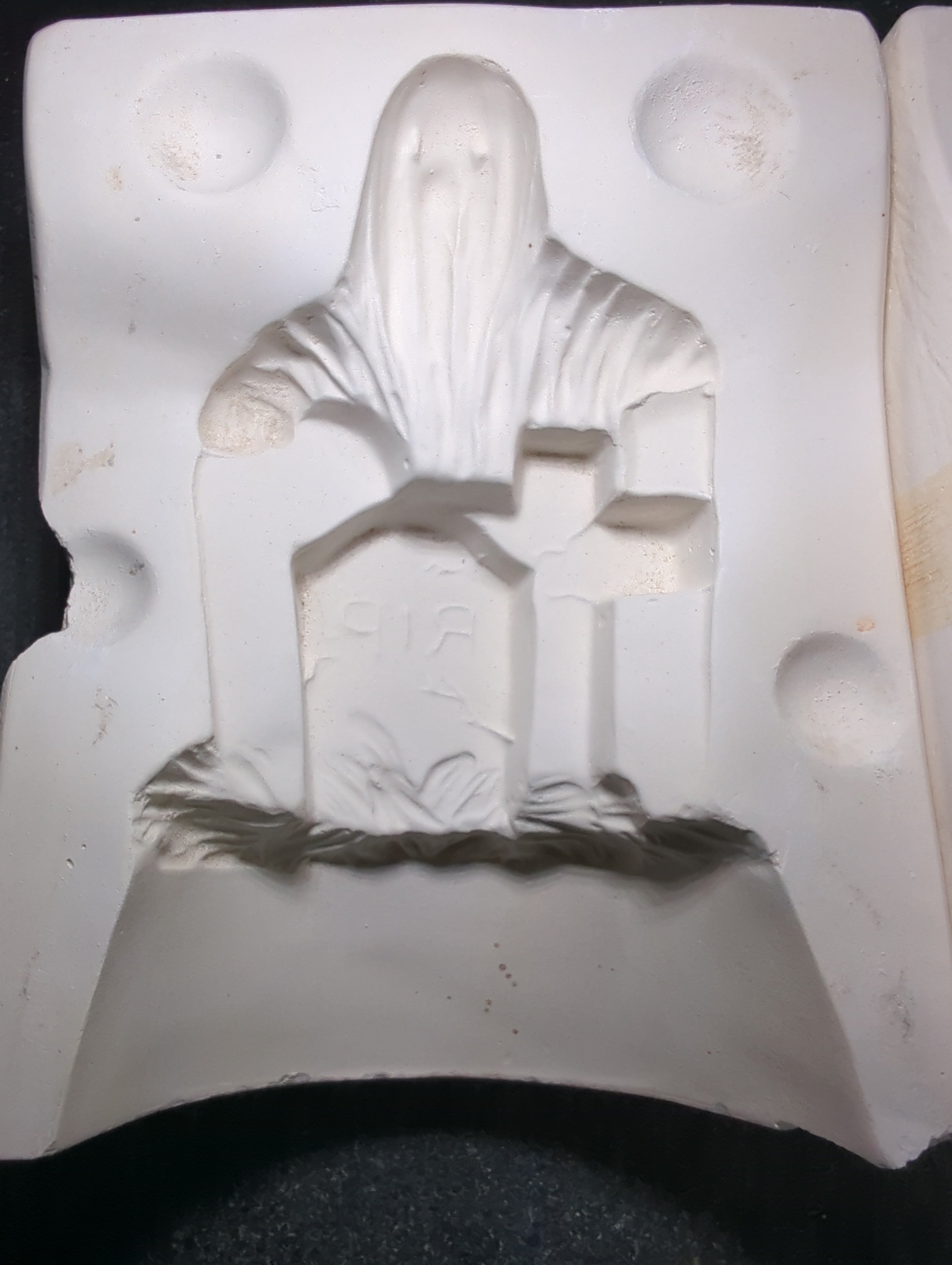 CM0098 - 325 Yoziehc Ghost in Graveyard