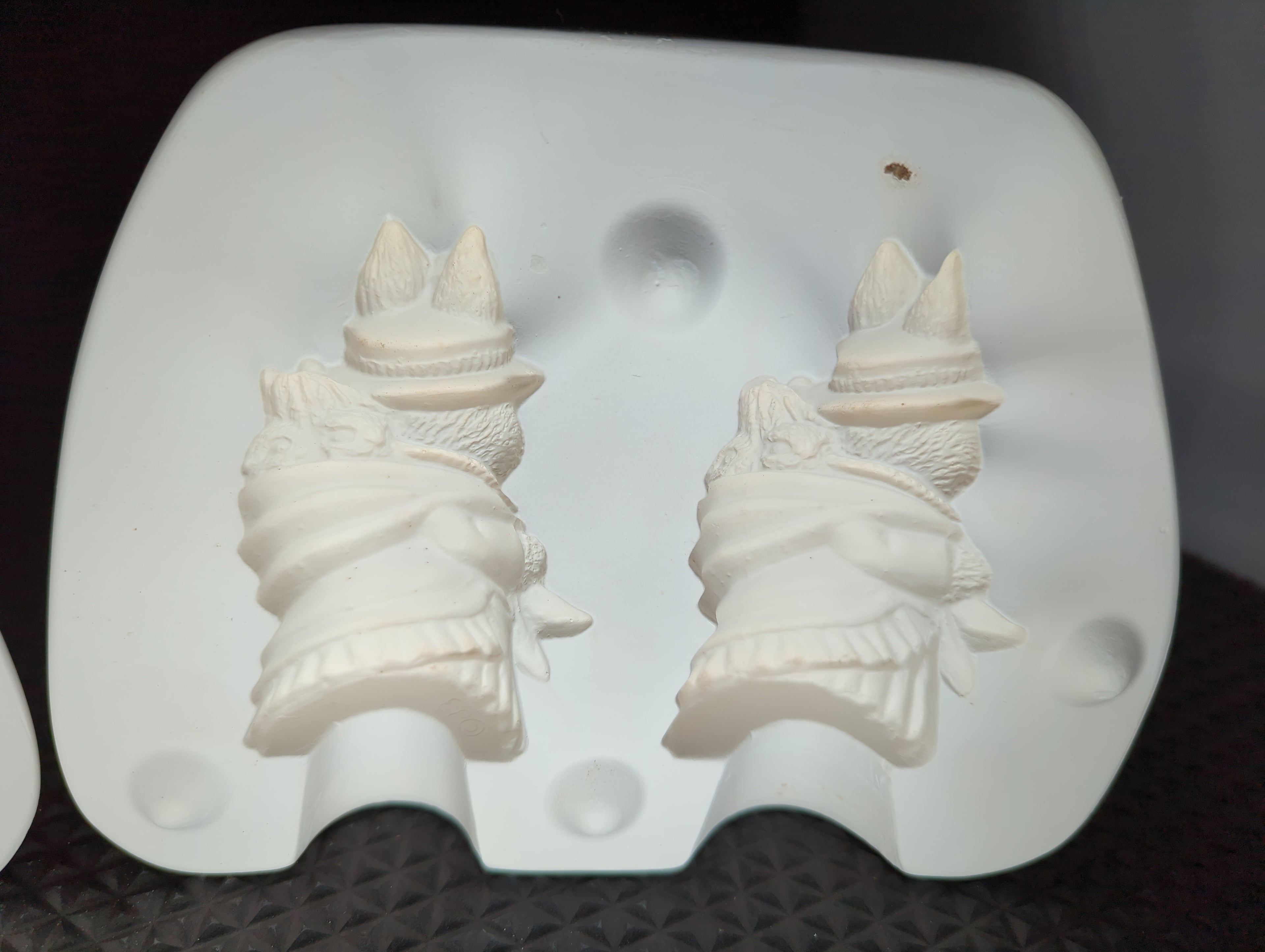 CM0193 - C-2481 Ceramichrome Mama and Baby Bunnies