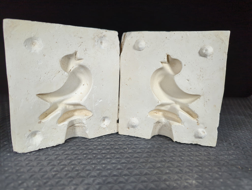 CM0893 - Homemade Bird - could be a pie bird