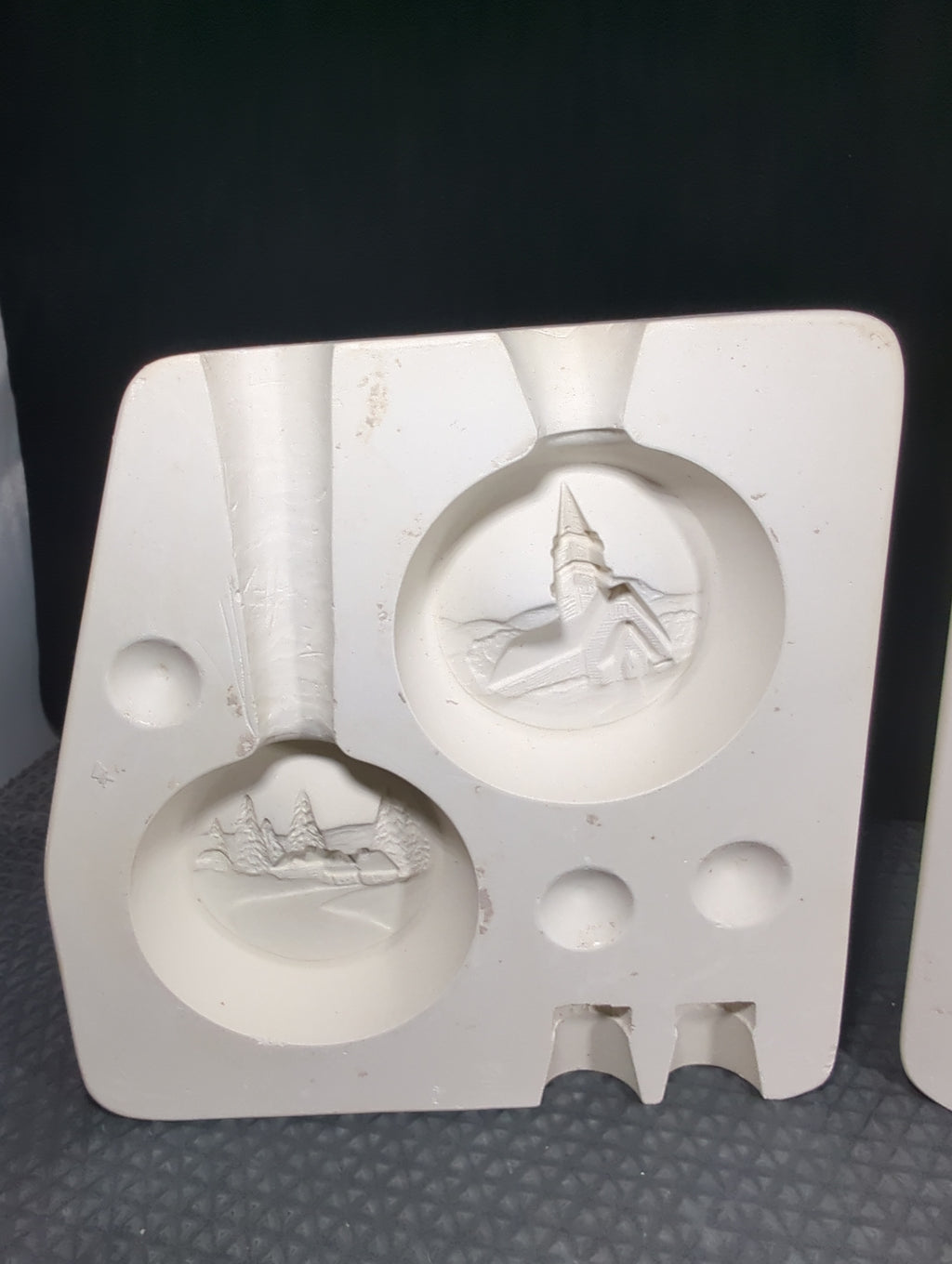 CM1303 - DM-208B Duncan Nostalgia Ornament #1 Mold