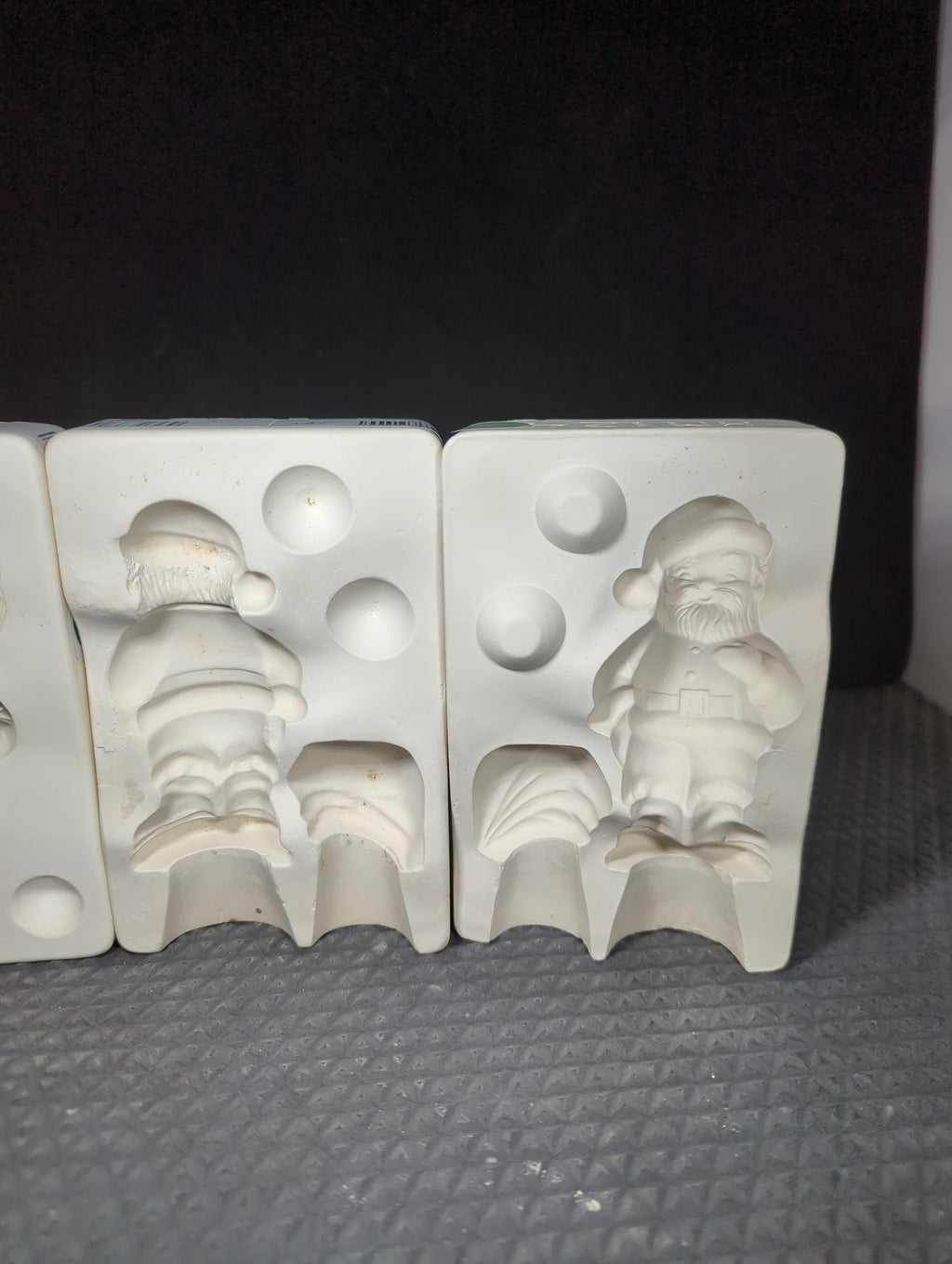CM1369 - HM123 & HM124 Duncan Santa and Mrs Clause (2Pcs) Mold