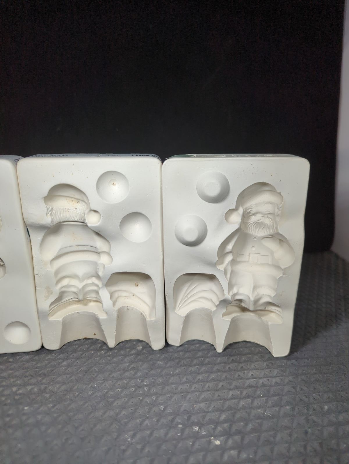 CM1369 - HM123 & HM124 Duncan Santa and Mrs Clause (2Pcs) Mold