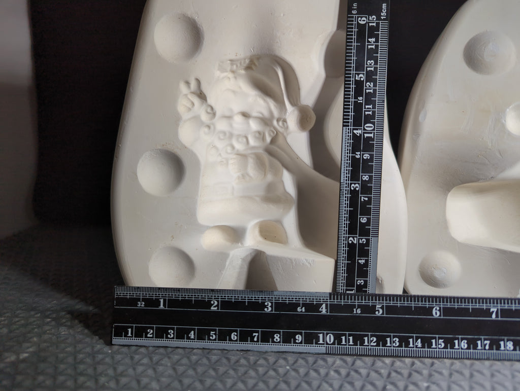 CM1370 - MG 69L Longview Santa with Bag Mold