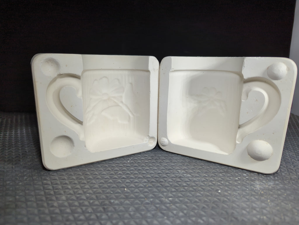 CM0883 - R664 Butterfly Mug **In Store Special**