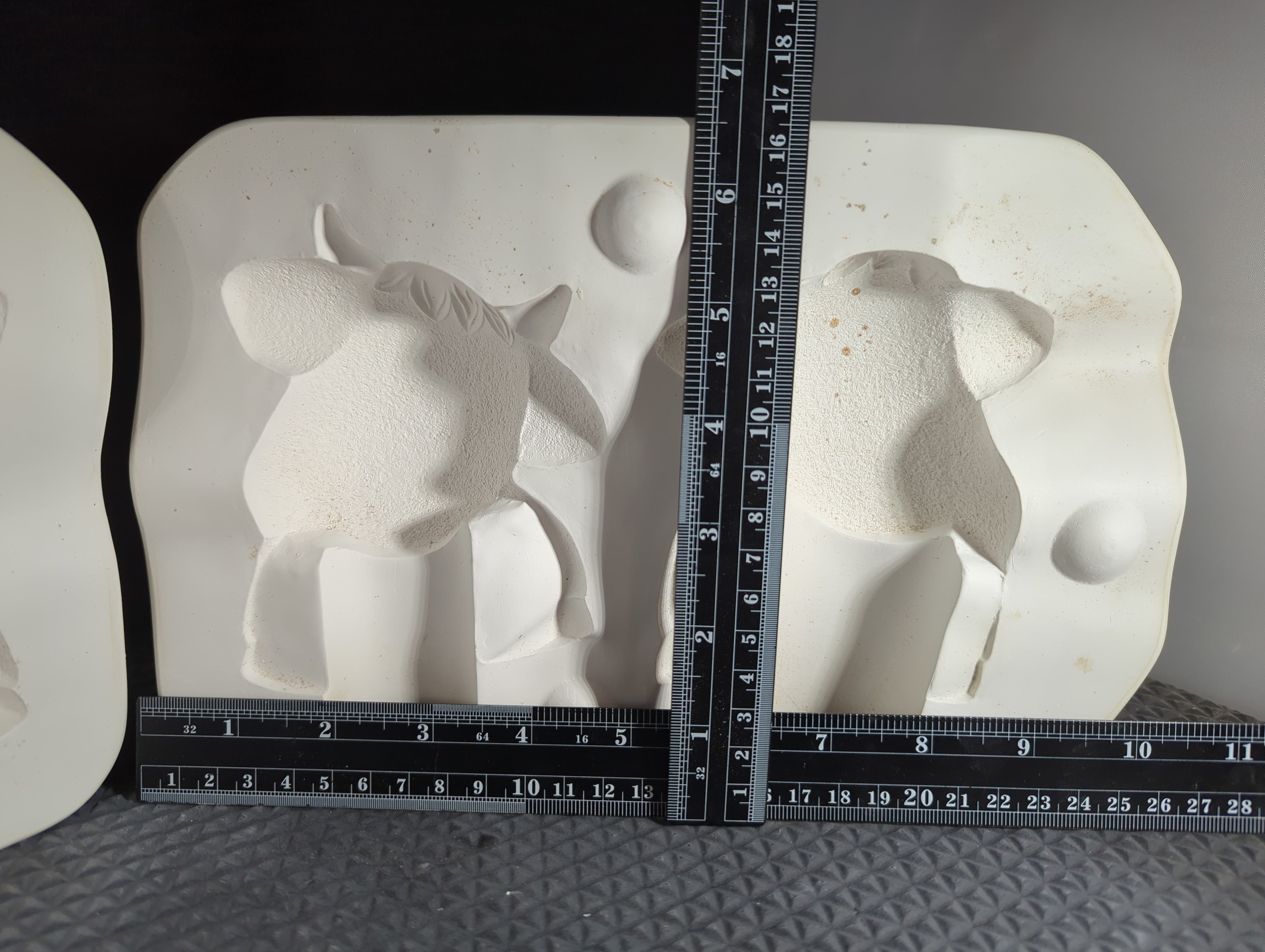 CM0918 - J1007 Clay Magic Two Cow Att