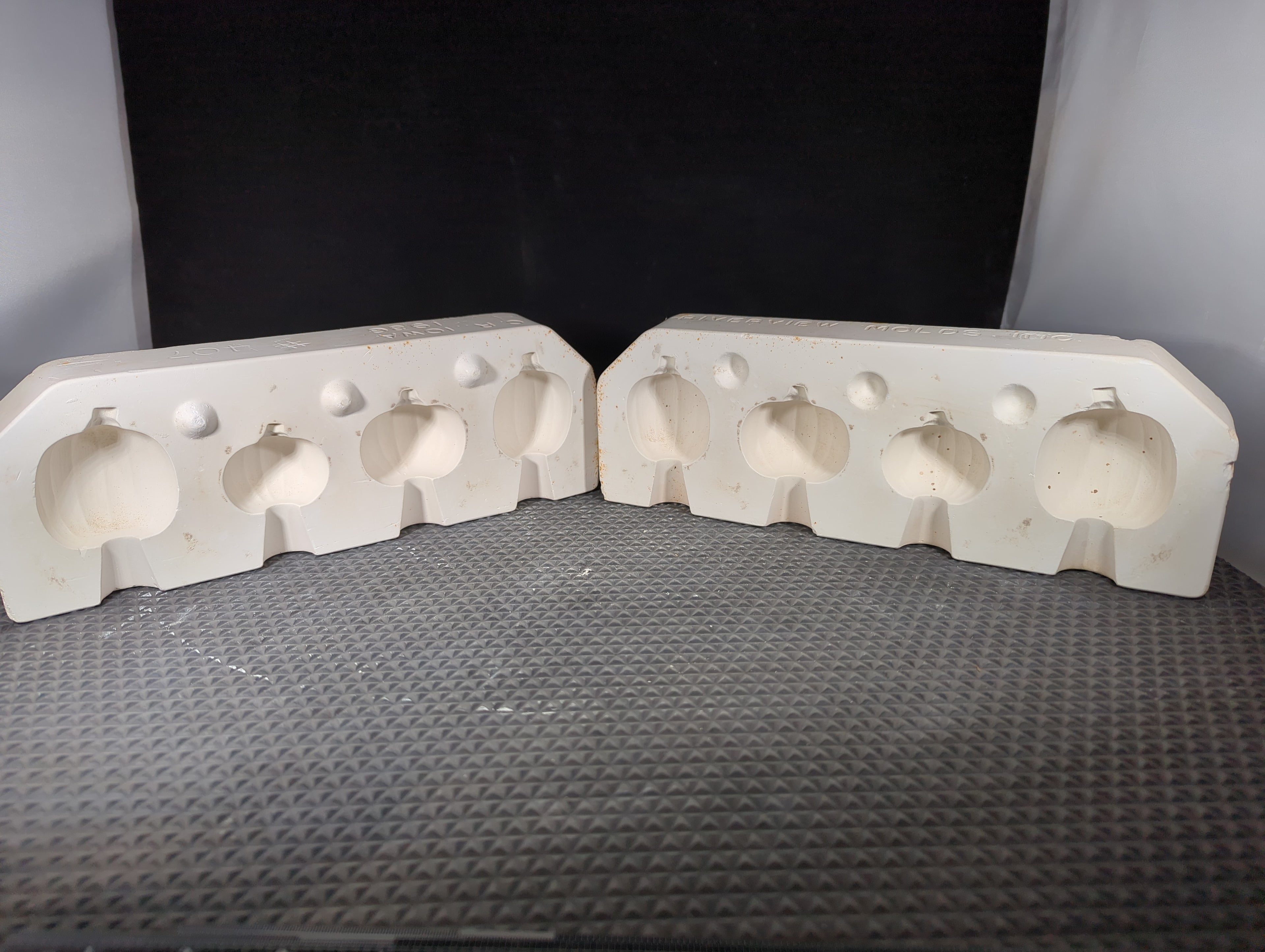 CM0663 - 407 Riverview Set of 4 Pumpkins 1.5" to 2" Each