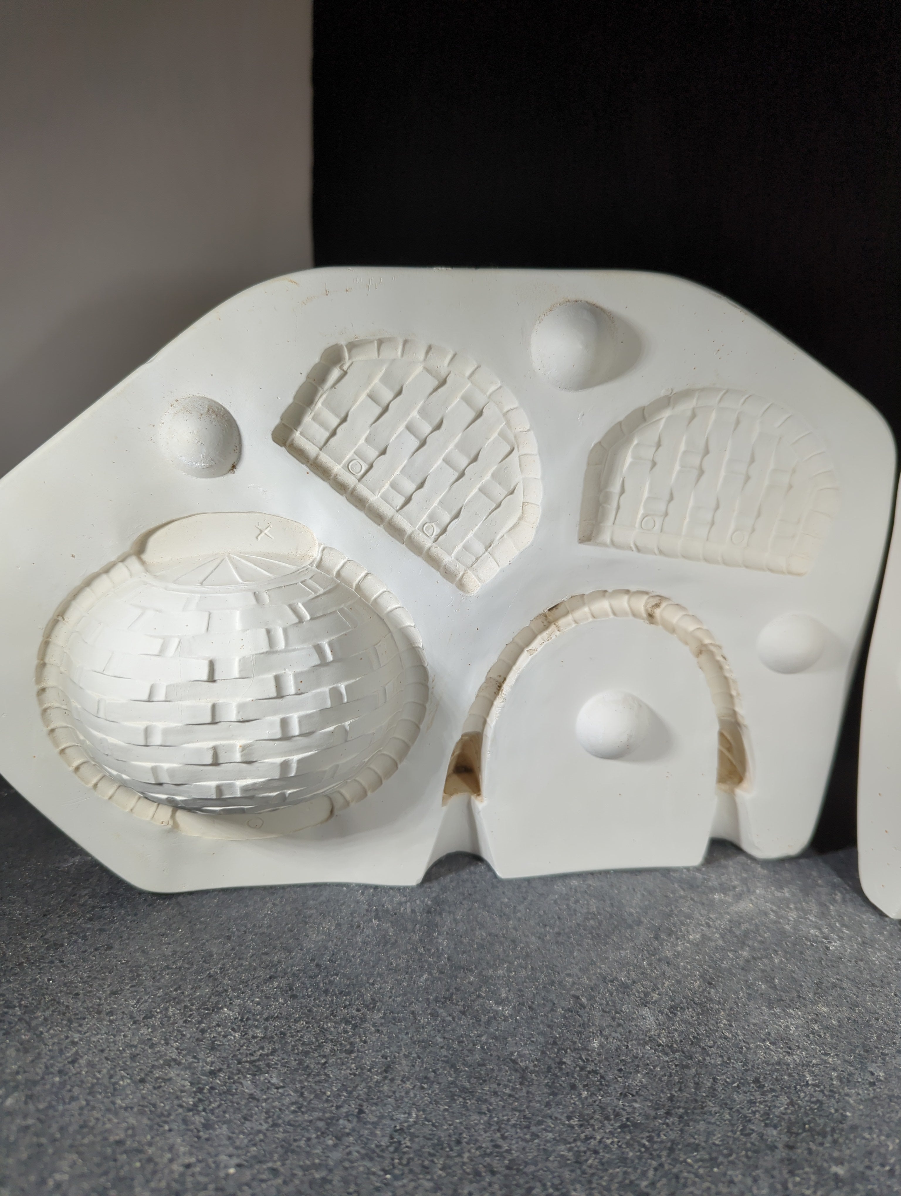 CM0173 - J516 Clay Magic Small Wicker Clay Basket