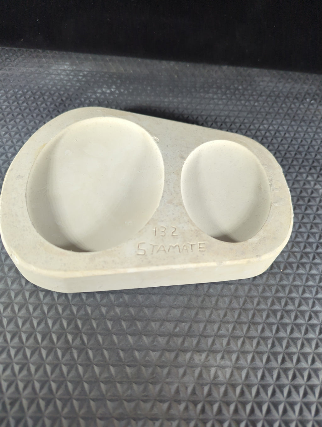 CM0782 -132 Stamate Molds - Oval Bases