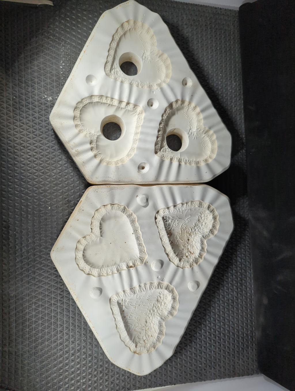 D-302 Dona's Molds Valentines Ornaments plaster casting mold, listed as used, good condition