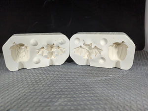 CM0932 - 440 Riverview Bat & Pumpkin