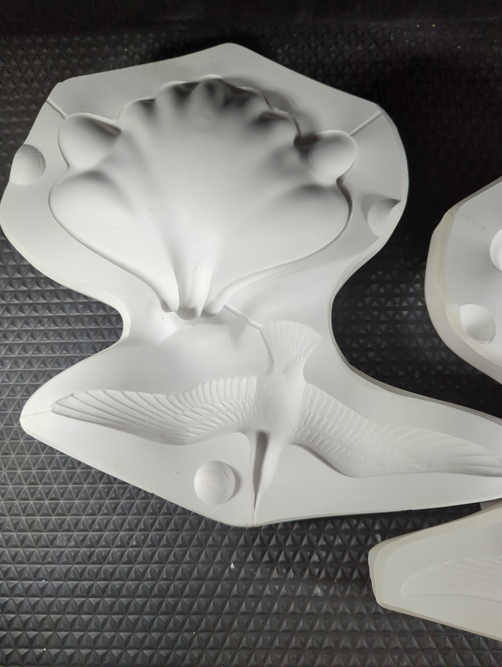 CM0350 - 197 Mikes Mold Shell and Bird