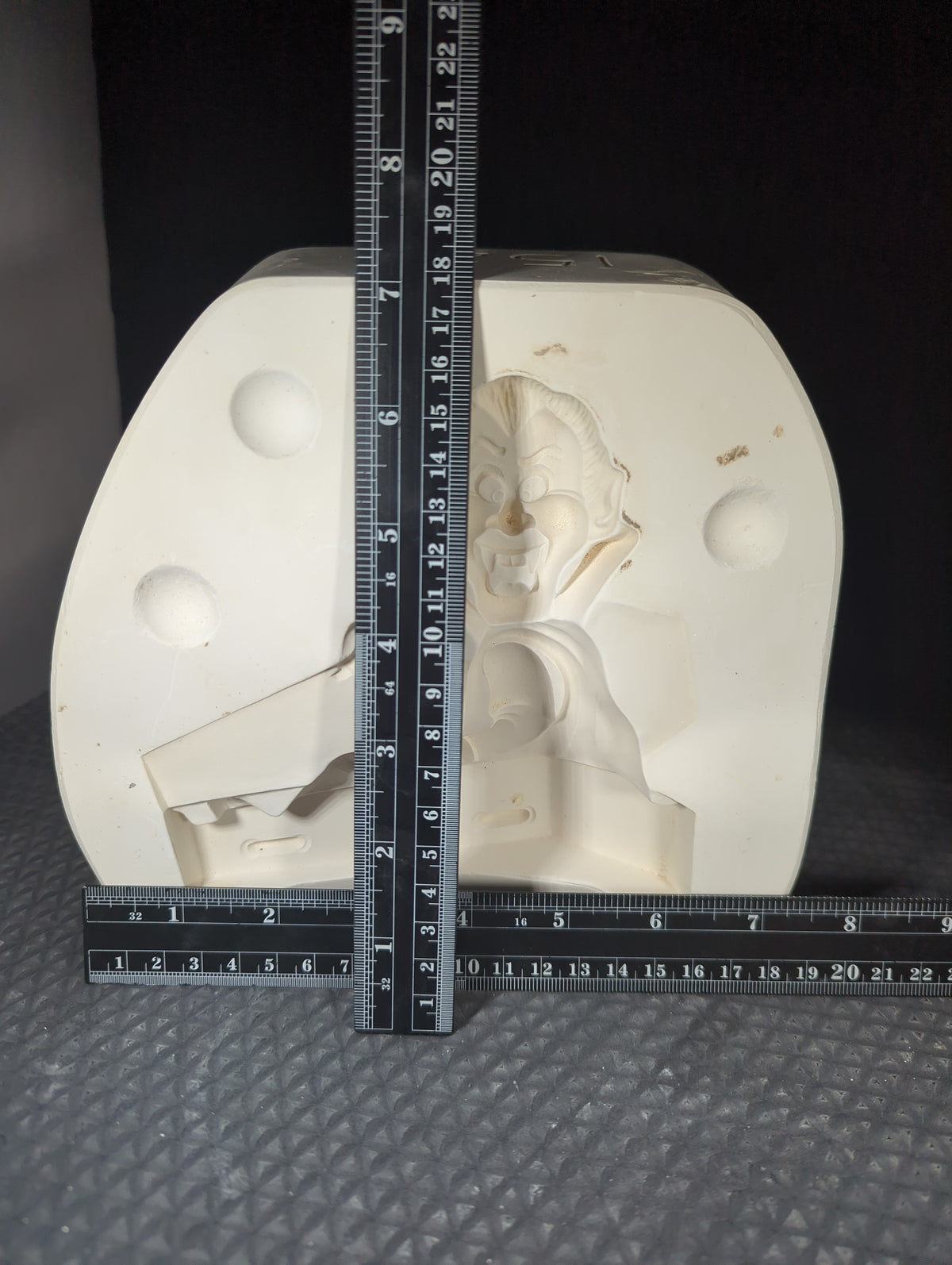 CM0989 - 1527 Kimple Dracula Mold