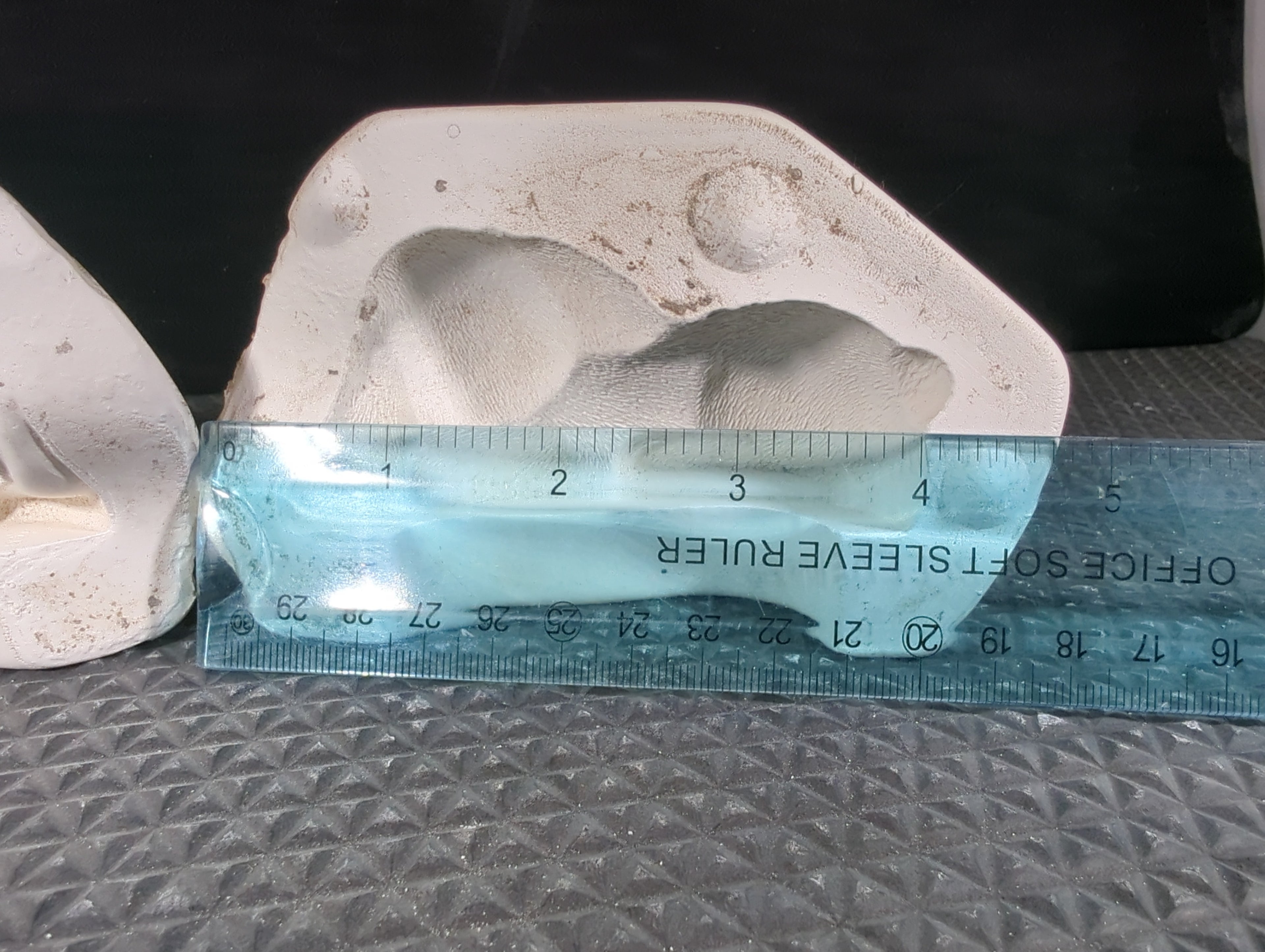 CM0520 - 2381 Sleeping Rabbit